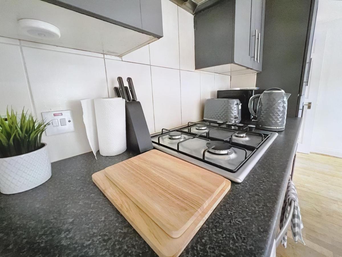 Lovely 2-Bedroom Serviced Apartment Greater London Exterior foto