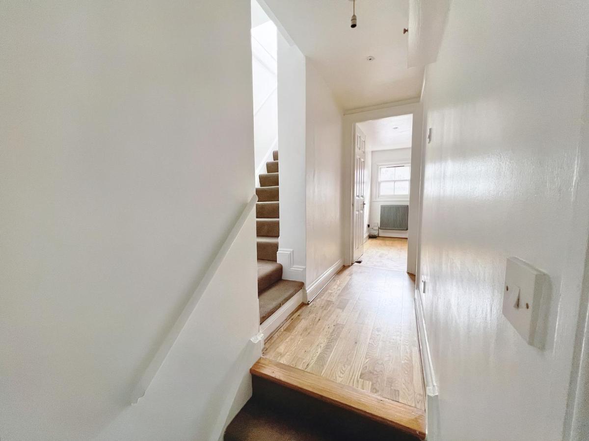 Lovely 2-Bedroom Serviced Apartment Greater London Exterior foto