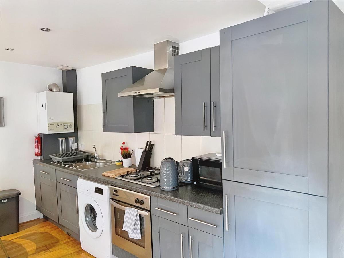 Lovely 2-Bedroom Serviced Apartment Greater London Exterior foto